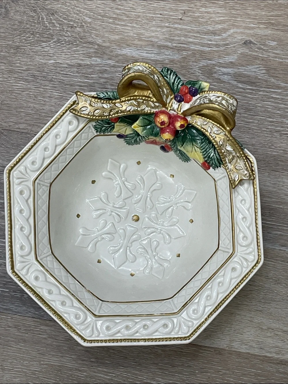 Fitz & Floyd Holiday Christmas Ceramic Bowl 9 1/2 inches across